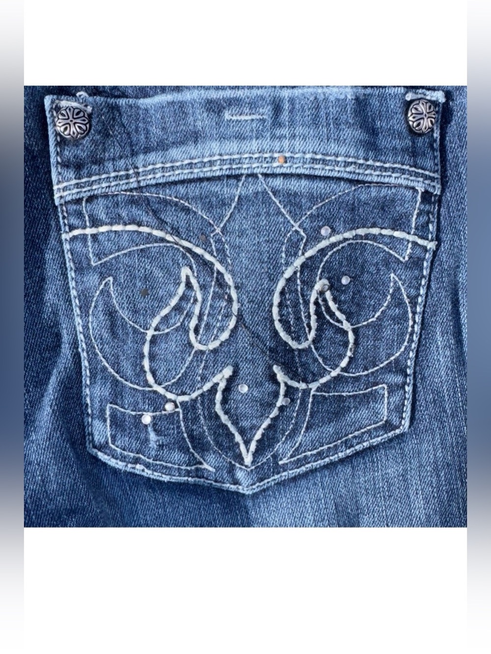 Maurice’s Women’s Denim’s SZ 15/16 Blue Flare Leg Med Rise Fading Fancy Pockets